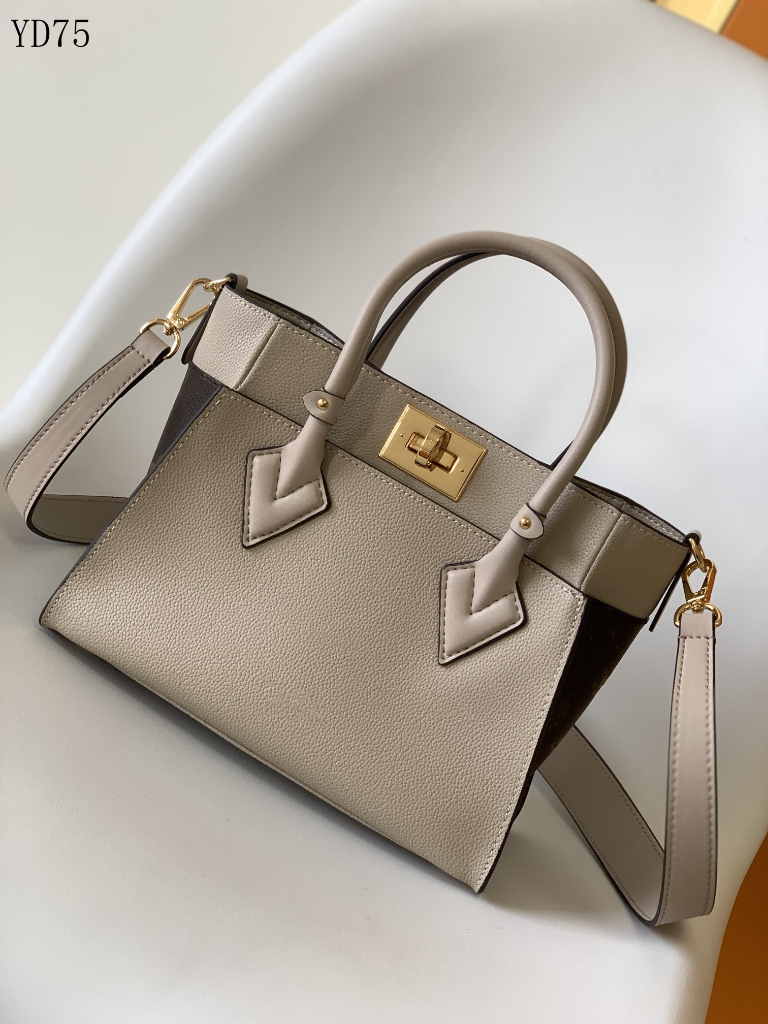 Wholesale Top Quality Designer Bags Fashion Book Tote Woman Canvas Embroidery Designers Handbags Shopping Shoulder Bag lady Cowboy Blue handbag Wallets With Box, Red + brown old flower
Wholesale Top Quality Designer Bags Fashion Book Tote Woman Canvas Embroidery Designers Handbags Shopping Shoulder Bag lady Cowboy Blue handbag Wallets With Box, Red + brown old flower