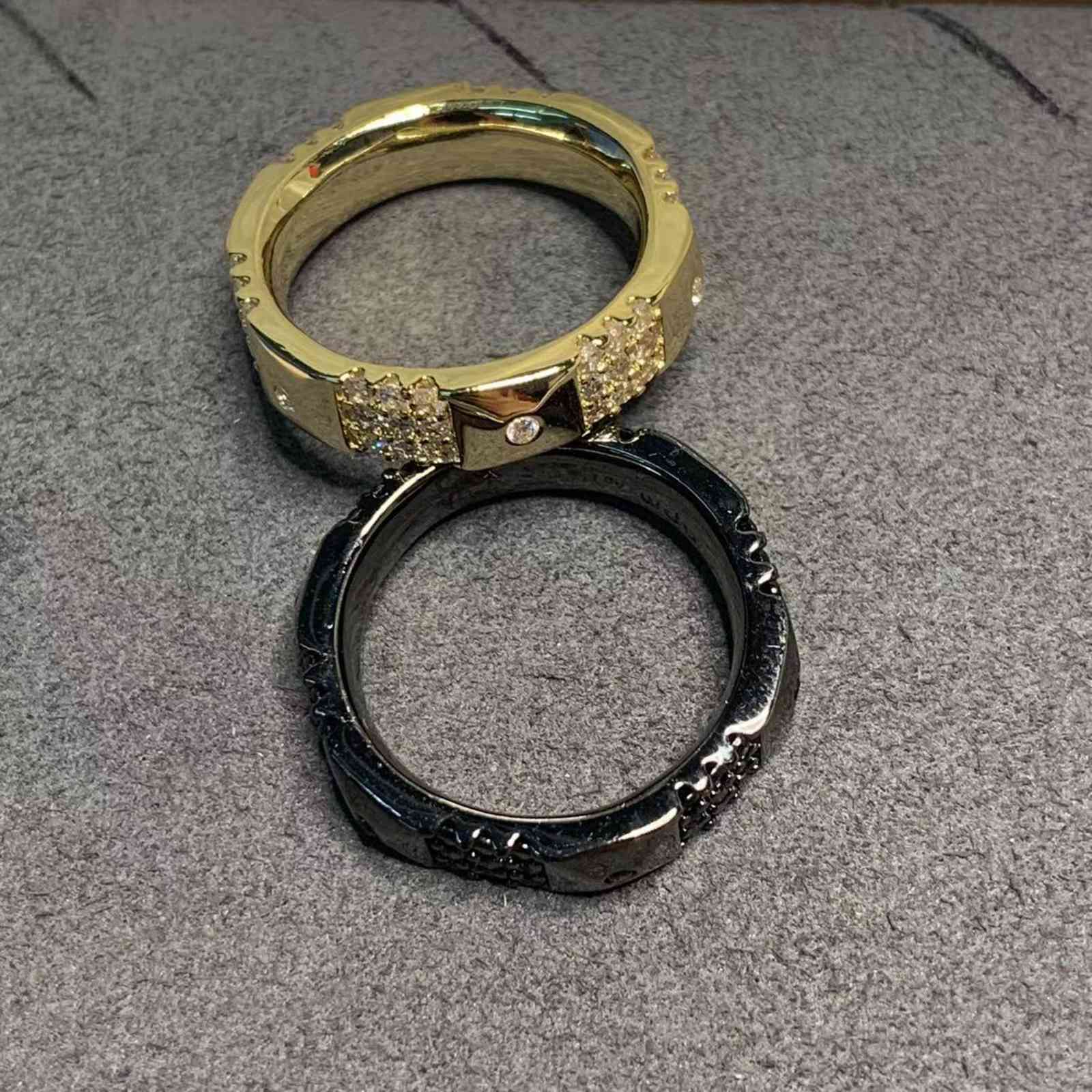 a Avant-garde Neutral Black Ring Female Gold Concave Convex Geometric Design Finger