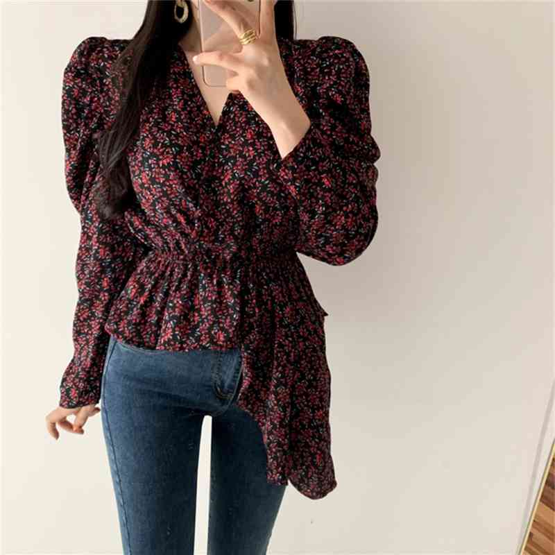 Women Spring Summer Blouses Shirts Puff Sleeve Casual Sexy V-Neck Vintage Elegant Asymmetrical Flora Tops 210520