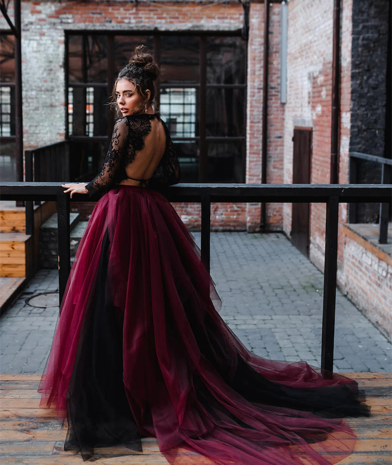 2022 Gothic Black and Mulberry Magic Ombre Skirt Wedding Dress Two Pieces A Line Boho Beach Bridal Gowns Vintage Sexy Backless Lace Long Sleeve Bride 