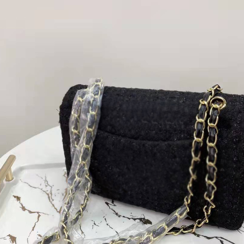 Designer Women CF Tweed Quilted Crossbody Bag Paris Brand Woolen Pillows Handbags Lady Houndstooth Shoulder Handbag Knitted Chain Strap Luxurys Designers Bags
Designer Women CF Tweed Quilted Crossbody Bag Paris Brand Woolen Pillows Handbags Lady Houndstooth Shoulder Handbag Knitted Chain Strap Luxurys Designers Bags
