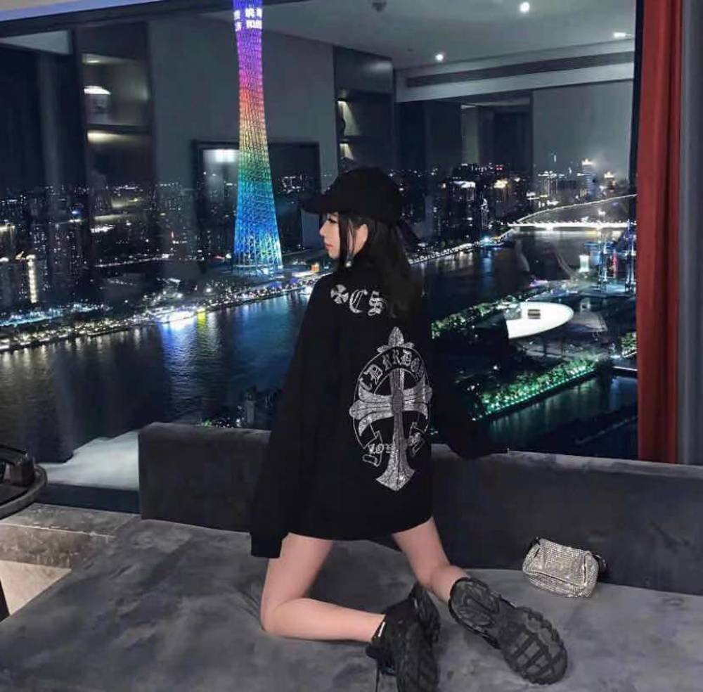The high quality2021 spring Autumn New Ch croxin front back hot drill cross round neck loose fitting sweater for men and women, Black
The high quality2021 spring Autumn New Ch croxin front back hot drill cross round neck loose fitting sweater for men and women, Black