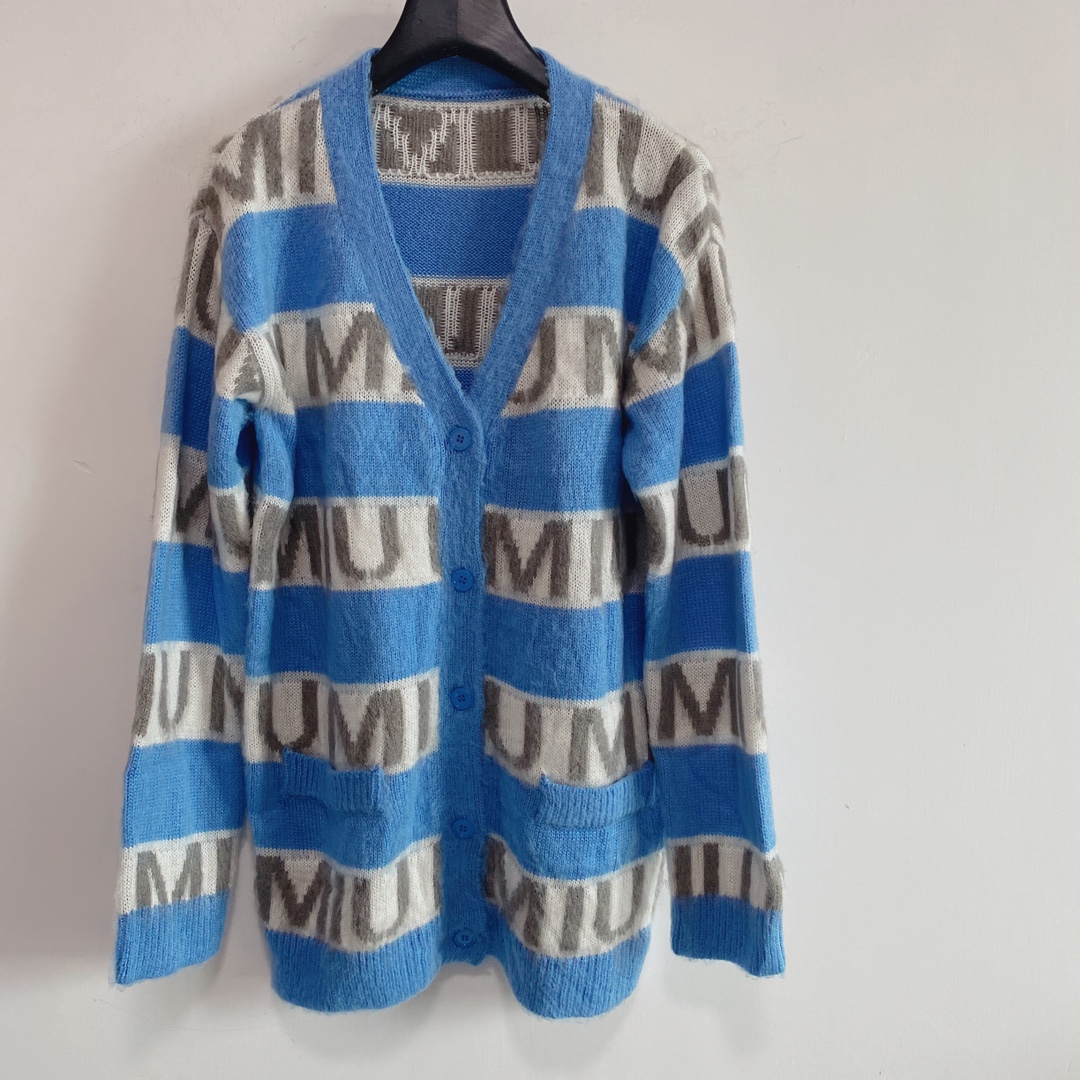 Shipping Free 2021 Autumn Blue/Rose Red Letter Print Autumn Women' Cardigan Brand Same Style Women' Sweaters DH424
Shipping Free 2021 Autumn Blue/Rose Red Letter Print Autumn Women' Cardigan Brand Same Style Women' Sweaters DH424