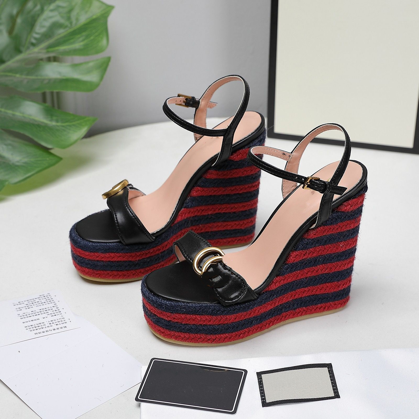 2021 nouvelles chaussures femmes plates-formes COINS talons hauts antidérapants marche Casual Gladiator sandales mjk002
2021 nouvelles chaussures femmes plates-formes COINS talons hauts antidérapants marche Casual Gladiator sandales mjk002