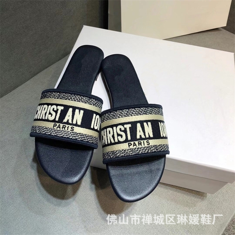 76% OFF designer Slippers style letter embroidery printing flat bottom one-line slippers sandals beach shoes for external, Dark green
76% OFF designer Slippers style letter embroidery printing flat bottom one-line slippers sandals beach shoes for external, Dark green
