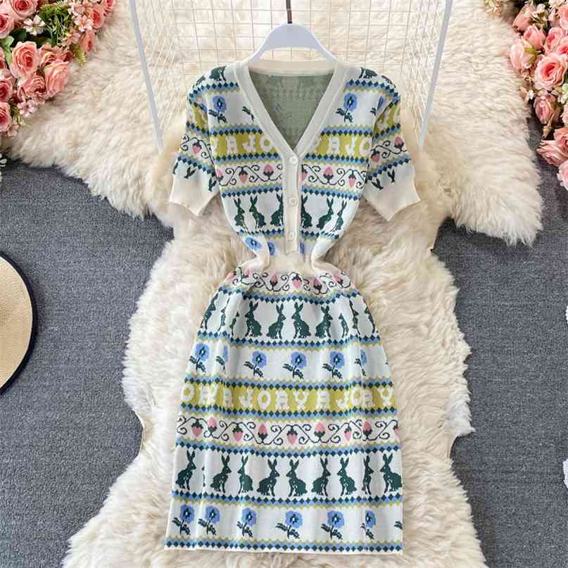 Summer Women Knit Dress V-neck Short-sleeve Single Breasted Slim Waist A-line Mini Floral Pattern Casual Female 210603, Black
Summer Women Knit Dress V-neck Short-sleeve Single Breasted Slim Waist A-line Mini Floral Pattern Casual Female 210603, Black