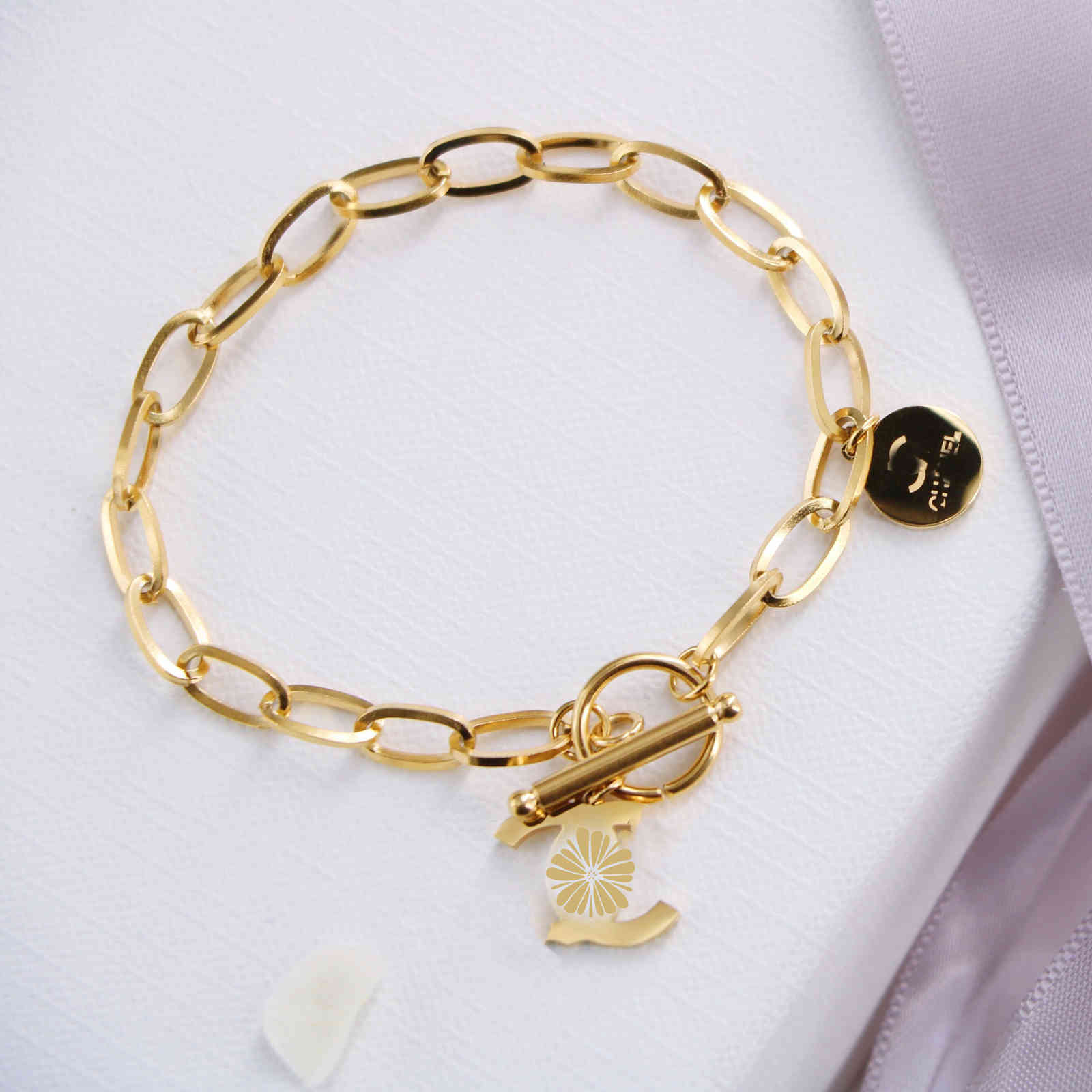 Titanium Steel Small Fragrance Double Letter ch Bracelet Simple Temperament Gift Commuting Style Girls Charm Bracelets Jewelry Q0608, Golden;silver
Titanium Steel Small Fragrance Double Letter ch Bracelet Simple Temperament Gift Commuting Style Girls Charm Bracelets Jewelry Q0608, Golden;silver