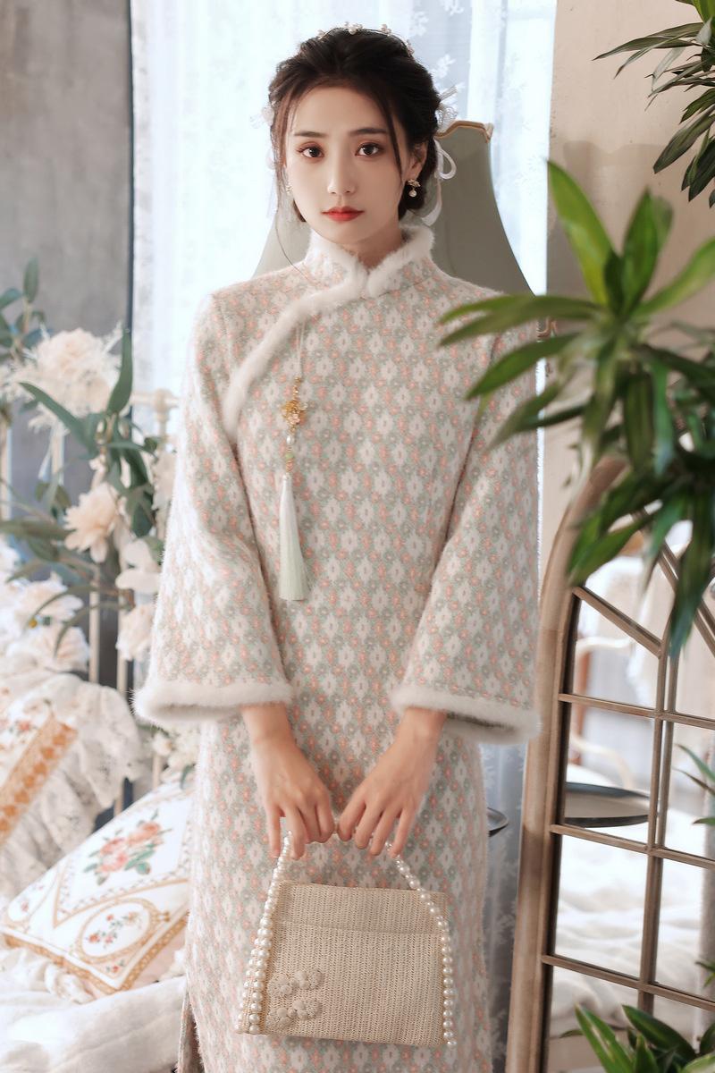 Ethnic Clothing High-end Slim Mid-length Cheongsam Womem Fur Collar Flared Sleeves Thicken Vintage Plus Size Qipao Traditional Chinese Dress
Ethnic Clothing High-end Slim Mid-length Cheongsam Womem Fur Collar Flared Sleeves Thicken Vintage Plus Size Qipao Traditional Chinese Dress