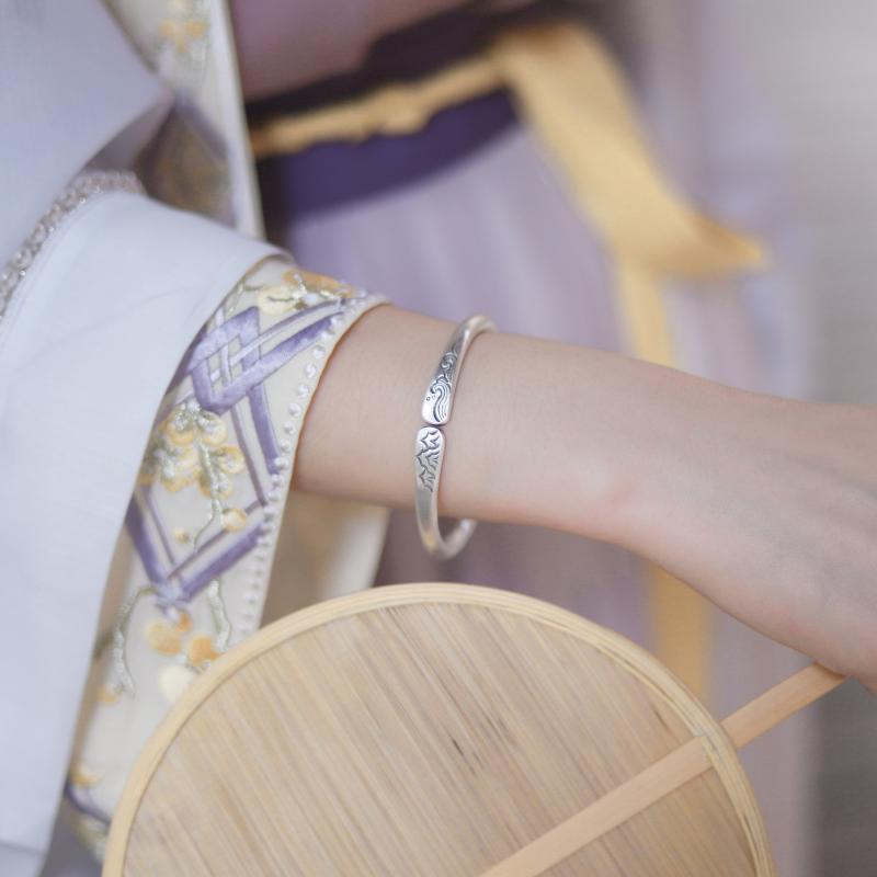 Bangle FMILY Minimalist 925 Sterling Silver Personality Embossed Bracelet National Tide Mountain Water Jewelry Gift For Girlfriend
Bangle FMILY Minimalist 925 Sterling Silver Personality Embossed Bracelet National Tide Mountain Water Jewelry Gift For Girlfriend