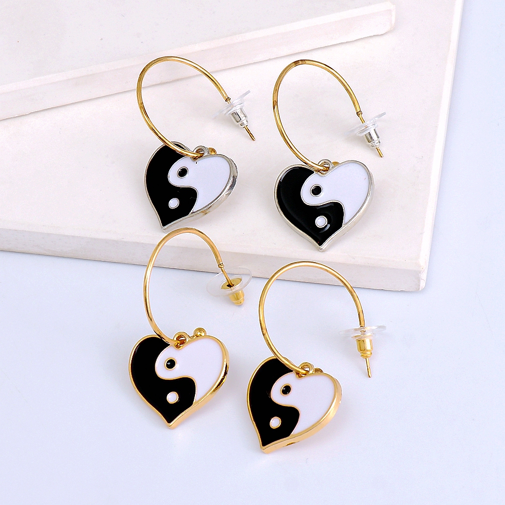 Cute Black White Dangle Drop Eariings for Women Simple High Quality Earring Fashion Fine Jewelry Gift 2021
Cute Black White Dangle Drop Eariings for Women Simple High Quality Earring Fashion Fine Jewelry Gift 2021