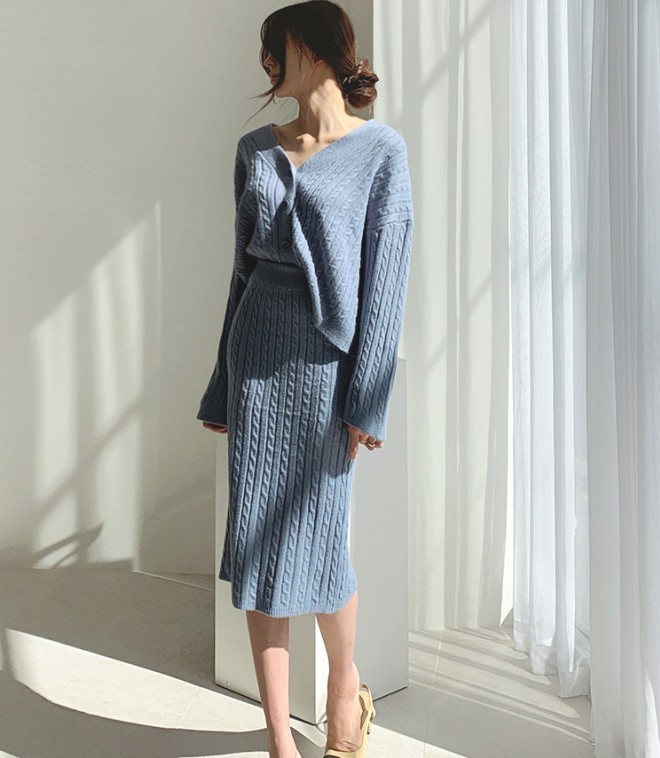 Autumn Winter Vintage Elegant Women Suit Sexy V-Neck Twist Chic Knitted Sweater + High Waist Bodycon Skirt 2 Piece Set 210518