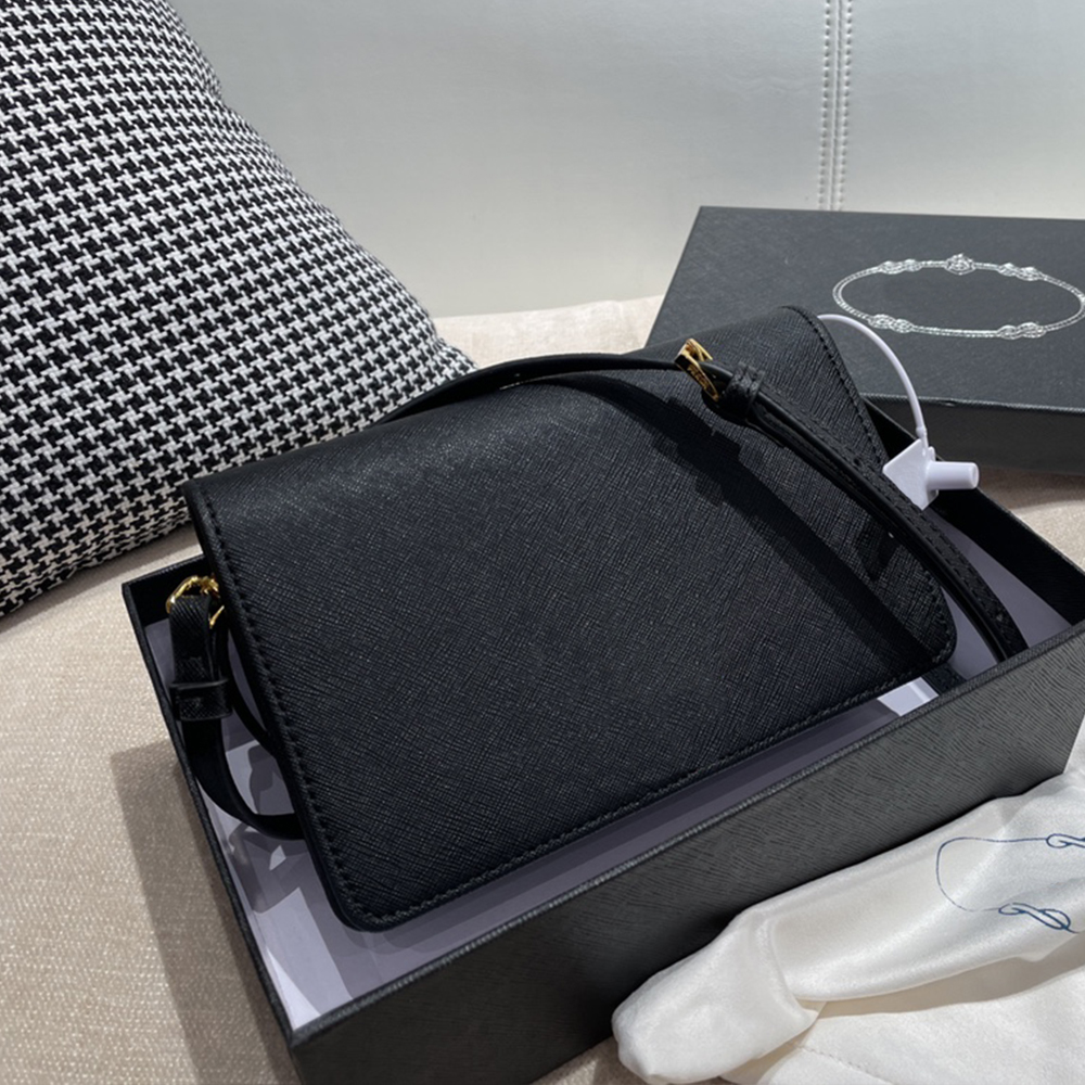 Luxurys Designers bag Genuine Leather Women Fashion Pochette handbags female Crossbody handbag Tote Shoulder Vintage bags Wallet Purses with Box, A4
Luxurys Designers bag Genuine Leather Women Fashion Pochette handbags female Crossbody handbag Tote Shoulder Vintage bags Wallet Purses with Box, A4