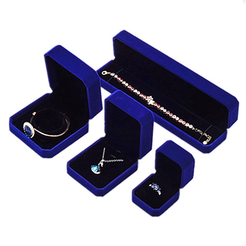 Fashion square Velvet Blue Jewelry boxes Packaging For Pendant Necklace Rings bracelet Bangle Wedding Engagement Gift Display Case 316 Q2
Fashion square Velvet Blue Jewelry boxes Packaging For Pendant Necklace Rings bracelet Bangle Wedding Engagement Gift Display Case 316 Q2