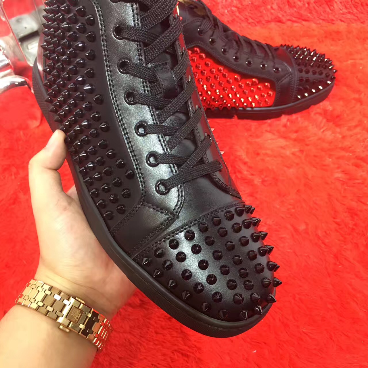 Luxury Designer Red Bottom Casual Shoes Sneakers With Spikes Flats For Men Women Rivets, White 
Luxury Designer Red Bottom Casual Shoes Sneakers With Spikes Flats For Men Women Rivets, White