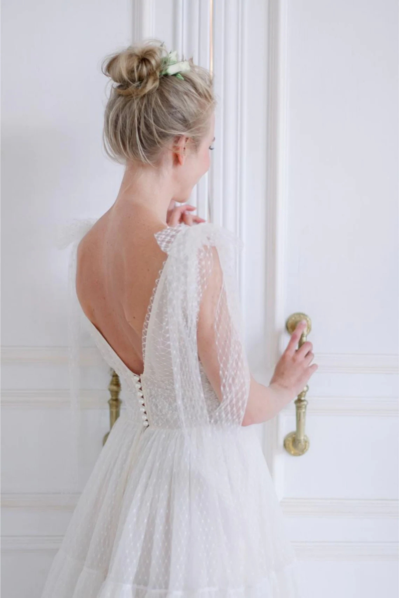 Vintage Rustic Short A Line Wedding Dress Deep V-neck Open Back Simple Bridal Gown Tea Length Tulle Boho Beach Bride Wedding Dresses