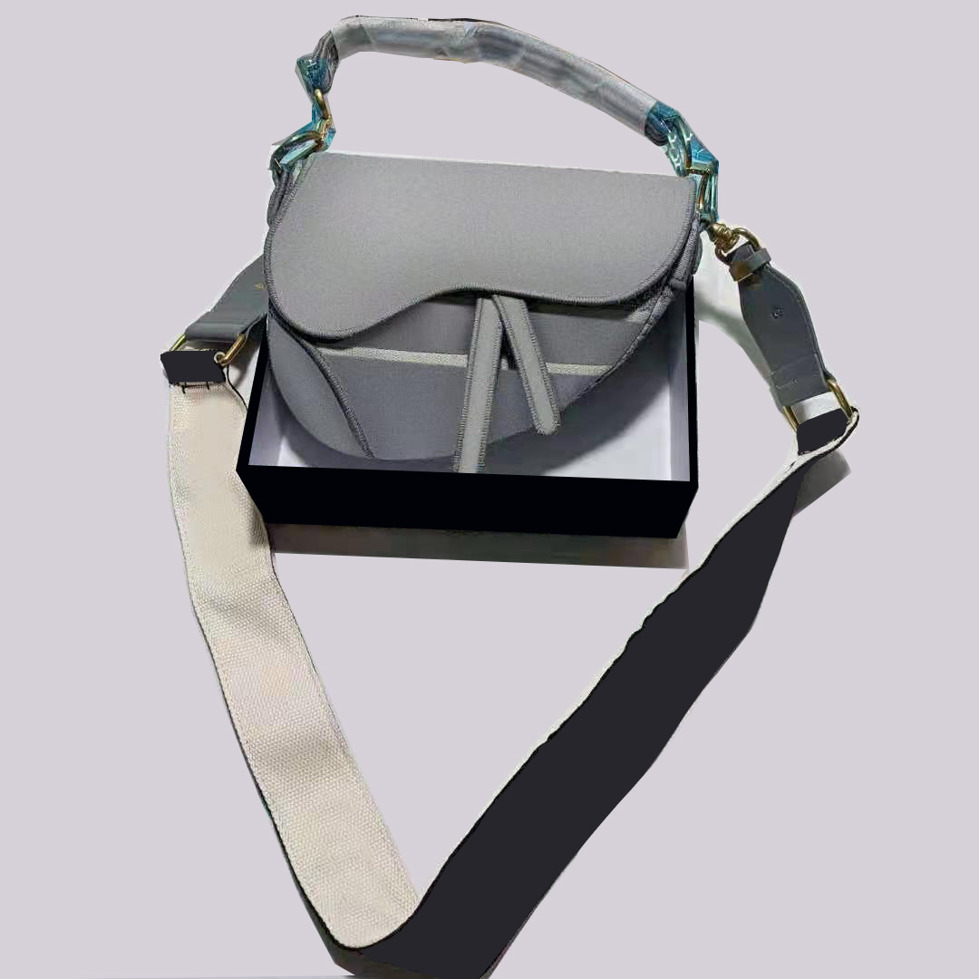 Crossbody Shoulder Bag High Quality Ladies Boutique Outing Shopping Fashion Classic Brand Weaving Fast Delivery
Crossbody Shoulder Bag High Quality Ladies Boutique Outing Shopping Fashion Classic Brand Weaving Fast Delivery