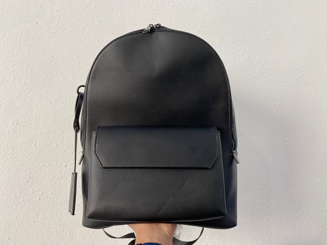 Men's backpack laptop bag with exquisite marquetry, classical joker photo original factory original fabric delivery receipts dust 31 x 40 cm.
Men's backpack laptop bag with exquisite marquetry, classical joker photo original factory original fabric delivery receipts dust 31 x 40 cm.