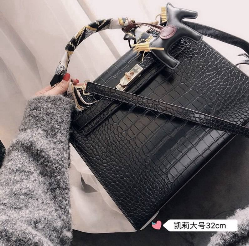 2021 luxury brand women shoulder bags handbag ladies evening bag fashion tote backpack handbags -l1427, Red;black
2021 luxury brand women shoulder bags handbag ladies evening bag fashion tote backpack handbags -l1427, Red;black