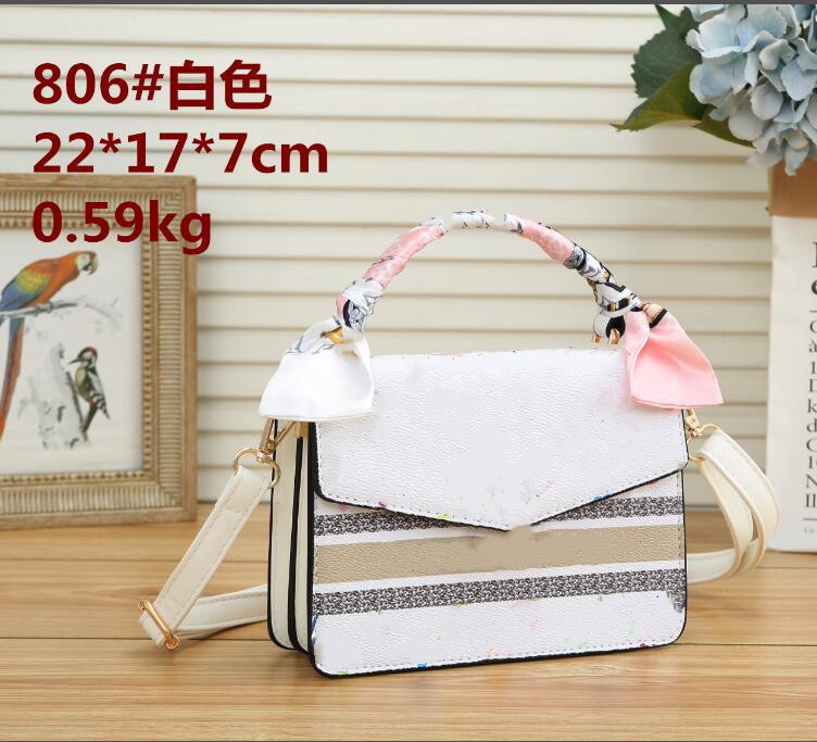 Women Luxurys Designers Marmont Womens bag Bags 2021 Shoulder Handbag Handbags Classic Leather Heart Style Gold Chain Tote Messenger, White
Women Luxurys Designers Marmont Womens bag Bags 2021 Shoulder Handbag Handbags Classic Leather Heart Style Gold Chain Tote Messenger, White