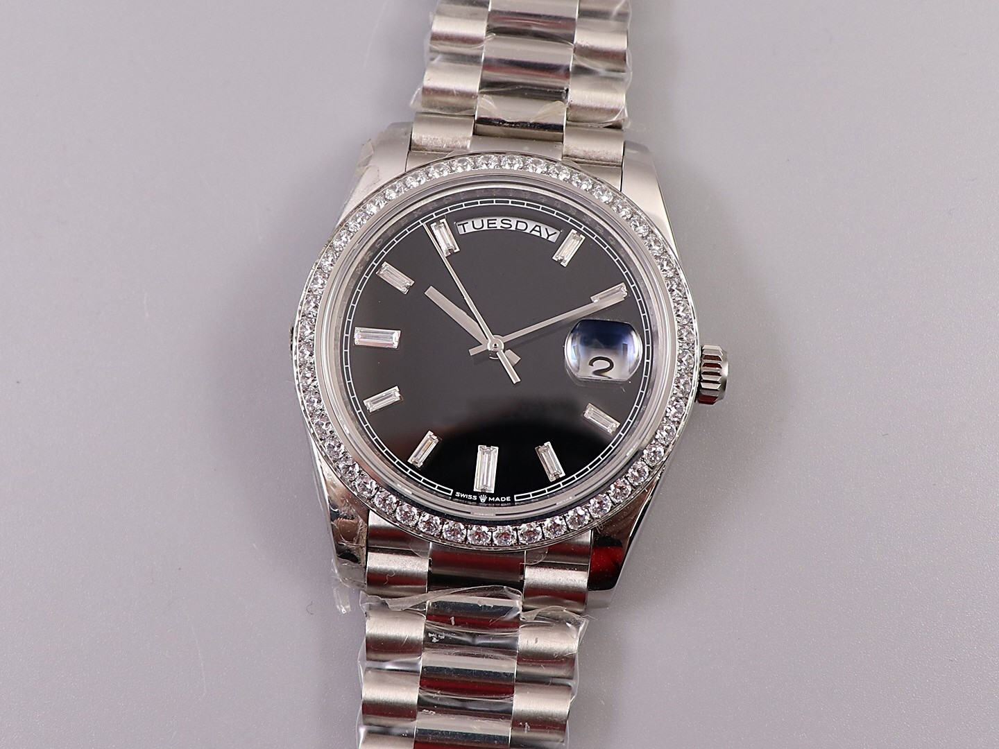 EW Men's Watch has diameter 40mm a thickness of 12mm. It is equipped with 3255 automatic chain movement, quick adjustment and instant s, Slivery;brown
EW Men's Watch has diameter 40mm a thickness of 12mm. It is equipped with 3255 automatic chain movement, quick adjustment and instant s, Slivery;brown