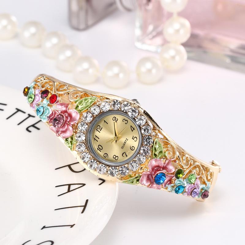 Fashion Trends Electronic Quartz Watches Diamond Flowers Craft Bracelet Alloy Watch Women's Luxury Wristwatches, Black
Fashion Trends Electronic Quartz Watches Diamond Flowers Craft Bracelet Alloy Watch Women's Luxury Wristwatches, Black