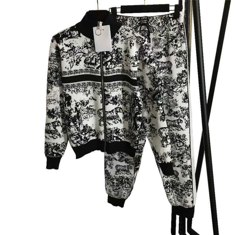 Womens Tracksuits Two Pieces outfit fashion Women Crop Top With Pants Set Outfits Casual Sweatsuits Designer autumn winter Jogging Sportwear, Gray
Womens Tracksuits Two Pieces outfit fashion Women Crop Top With Pants Set Outfits Casual Sweatsuits Designer autumn winter Jogging Sportwear, Gray