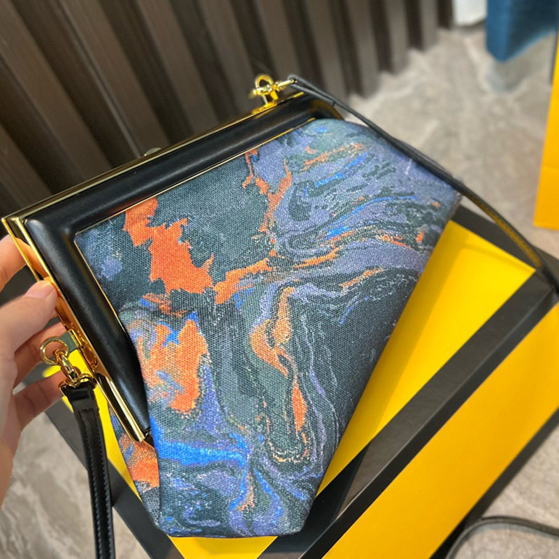 2022Handbag Tote Clip Bag Crossbody Bags Patchwork Color Pattern Canvas Gold Hardware Accessories Embroidered Letters Fashion Hi, Box
2022Handbag Tote Clip Bag Crossbody Bags Patchwork Color Pattern Canvas Gold Hardware Accessories Embroidered Letters Fashion Hi, Box
