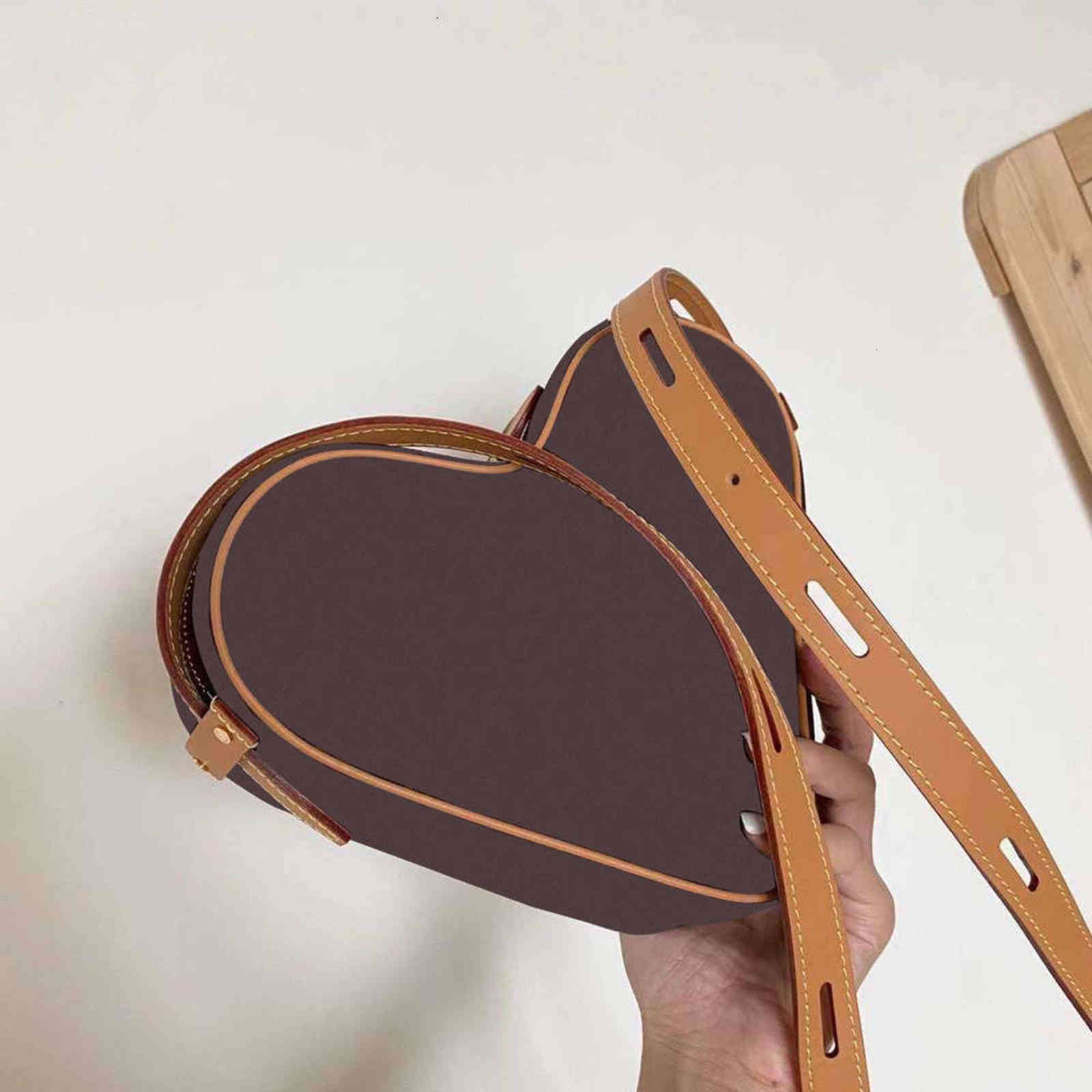 5A+Luxury 2020 new tide of heart-shaped peach heart love his little type locks packageSingle inclined shoulder bag, Customize
5A+Luxury 2020 new tide of heart-shaped peach heart love his little type locks packageSingle inclined shoulder bag, Customize