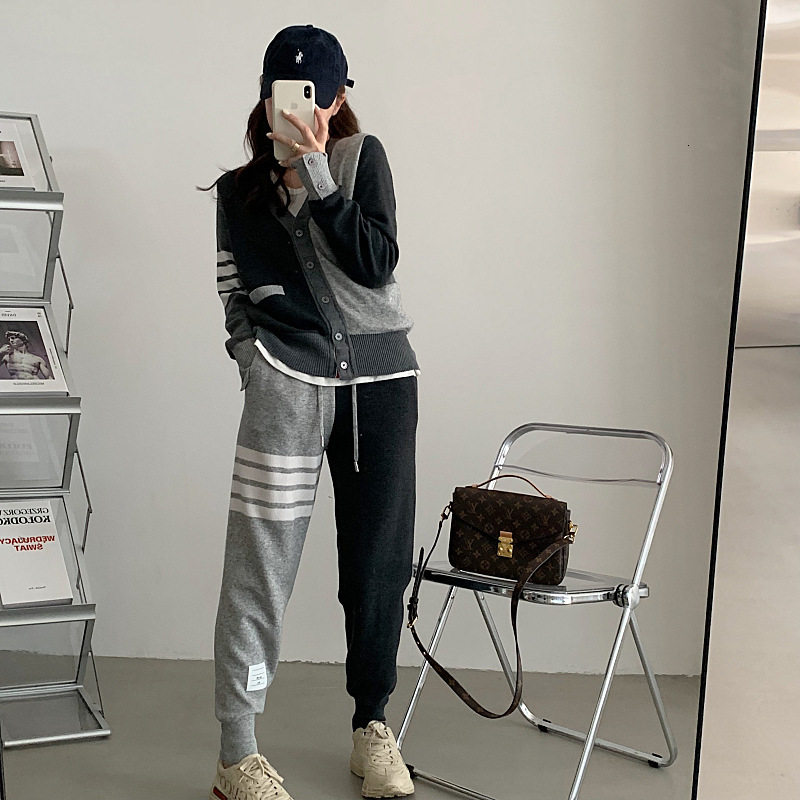 tracksuits sportswear tb color blocking knitted suit casual women loose and thin v-neck cardigan coat corset foot guard pants leggings fashi, Gray
tracksuits sportswear tb color blocking knitted suit casual women loose and thin v-neck cardigan coat corset foot guard pants leggings fashi, Gray