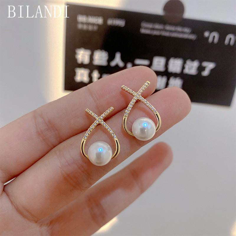 Stud Bilandi Women Jewelry Simulated Pearl Earring Design High Quality Shiny Crystal Earrings For Girl Lady Party Gifts, Golden;silver
Stud Bilandi Women Jewelry Simulated Pearl Earring Design High Quality Shiny Crystal Earrings For Girl Lady Party Gifts, Golden;silver