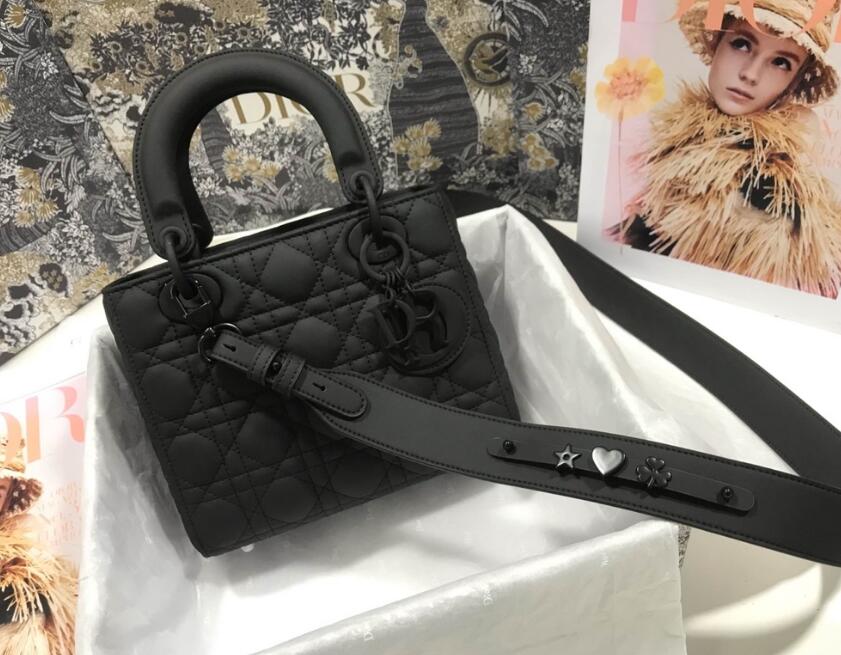luxurys designers Handbags Shoulder Bags Many colors woman Fashion Pattern Satchel Chain Crossbody Purse Lady crocodile Classic Style with high quality, Box
luxurys designers Handbags Shoulder Bags Many colors woman Fashion Pattern Satchel Chain Crossbody Purse Lady crocodile Classic Style with high quality, Box