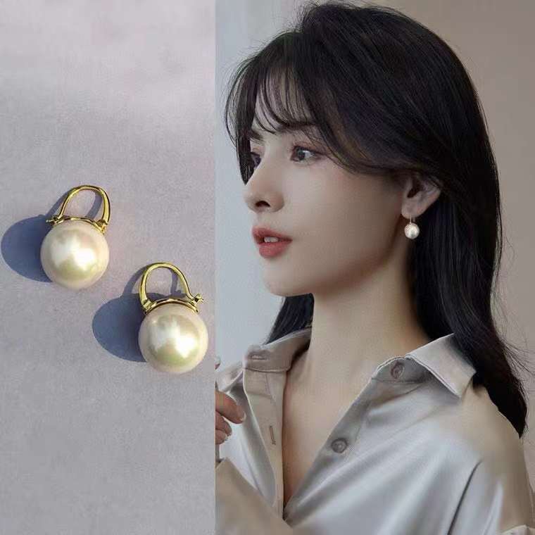 Drop earring in 18k gold plated and nature pearl for women wedding jewelry gift special design PS4542
Drop earring in 18k gold plated and nature pearl for women wedding jewelry gift special design PS4542