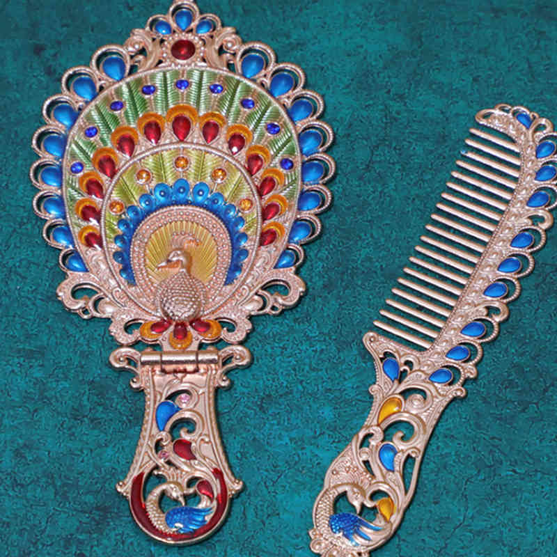 2PCS/Set Brand New Women Chic Retro Vintage pocket Mirror Compact Makeup Mirrors Comb Set Hand Make Up Bronze Hollowed
2PCS/Set Brand New Women Chic Retro Vintage pocket Mirror Compact Makeup Mirrors Comb Set Hand Make Up Bronze Hollowed