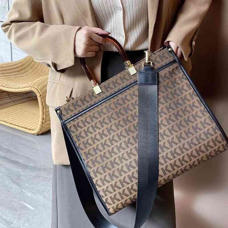 2021 new canvas Embroidered Tote tote large capacity Single Shoulder Messenger Hand commuter women's bag, Black
2021 new canvas Embroidered Tote tote large capacity Single Shoulder Messenger Hand commuter women's bag, Black