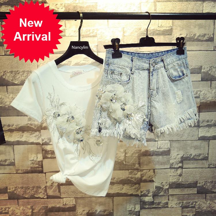 Women's Tracksuits 2021 Summer Fashion Flowers T-shirt White Tee + Denim Jean Shorts Twopiece Set Women Ripped Hole Jeans Sets Female Outfit
Women's Tracksuits 2021 Summer Fashion Flowers T-shirt White Tee + Denim Jean Shorts Twopiece Set Women Ripped Hole Jeans Sets Female Outfit