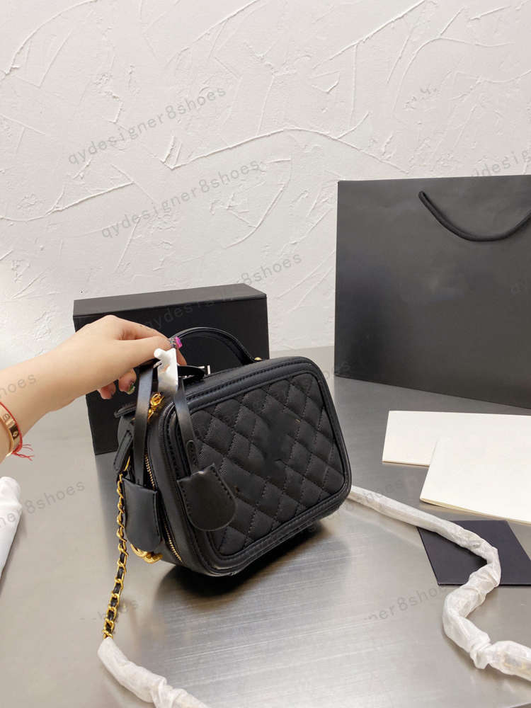 Caviar four-color square round cosmetic bag for women designer tote brand handbags, For transportation
Caviar four-color square round cosmetic bag for women designer tote brand handbags, For transportation