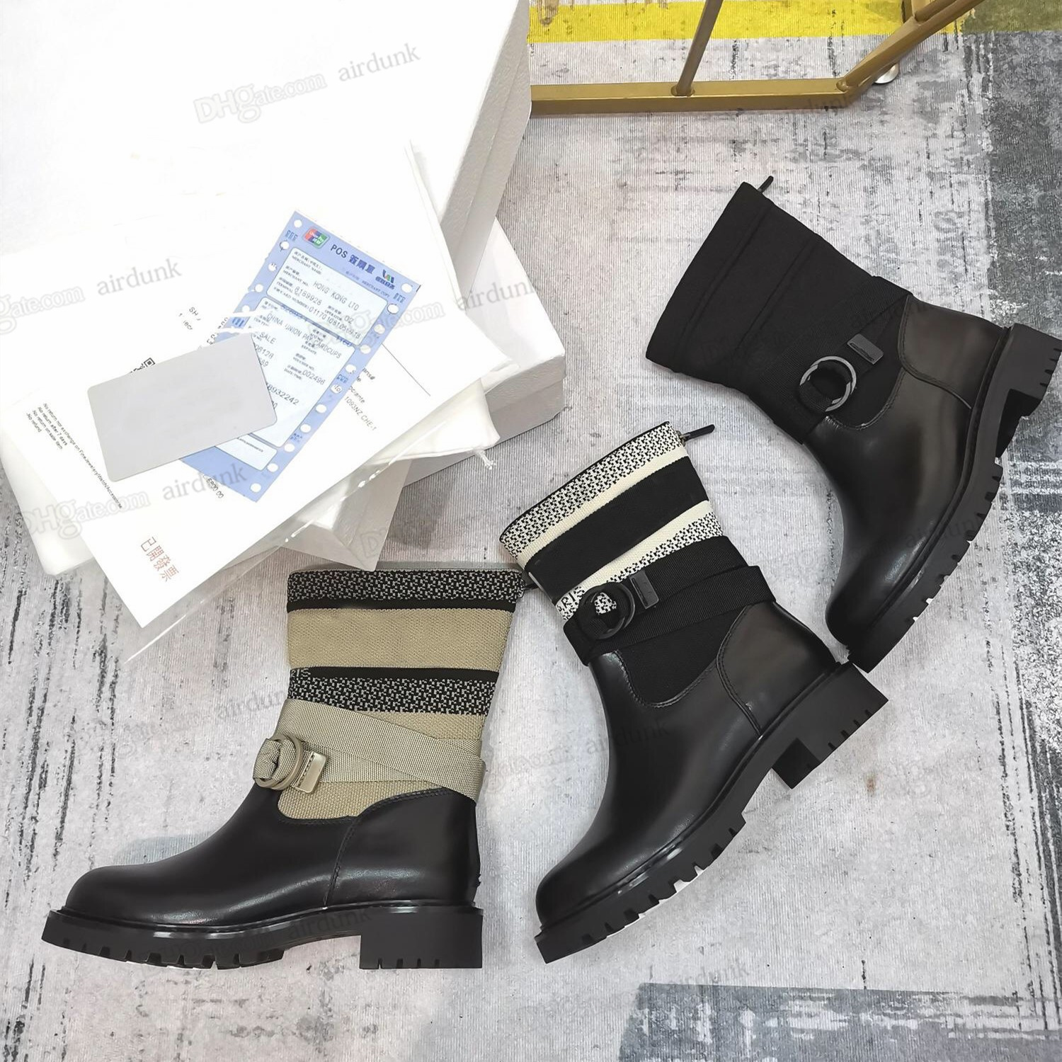 2021 The latest autumn/Winter electronic embroidery matching color letters logo round head middle boot for women, Black
2021 The latest autumn/Winter electronic embroidery matching color letters logo round head middle boot for women, Black