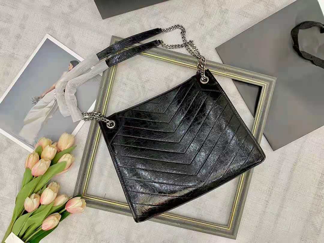 Top highest quality striped shoulder bag high end luxury oil wax leather fashion commuter casual women men shopping bags large volume inside light size 33cm, Customize
Top highest quality striped shoulder bag high end luxury oil wax leather fashion commuter casual women men shopping bags large volume inside light size 33cm, Customize