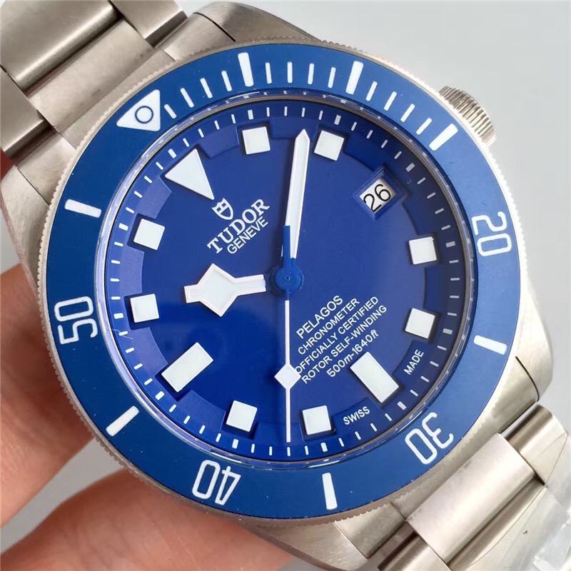 Tudor Pelagos Blue Dial Automatic Mens Watch 25600TB-BLRS luminous DIai Sapphire Glass With Men Watches Gift Box, Slivery;brown
Tudor Pelagos Blue Dial Automatic Mens Watch 25600TB-BLRS luminous DIai Sapphire Glass With Men Watches Gift Box, Slivery;brown