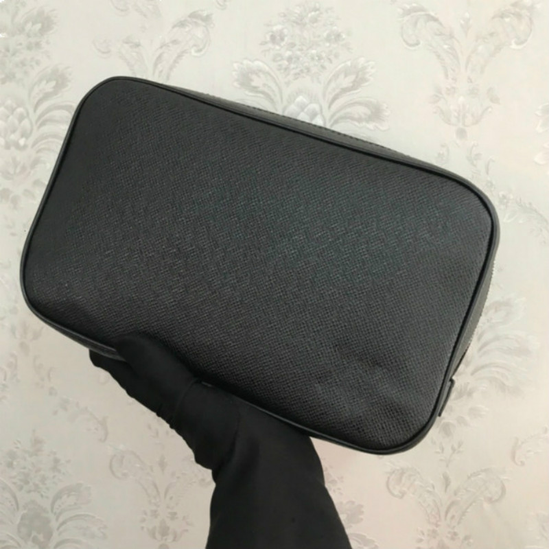M43383 Plain wash bag WOMEN REAL LEATHER Long Wallets Chain Wallet Pouches Key Card Holders Phone Cases PURSE CLUTCHESa, Red;black
M43383 Plain wash bag WOMEN REAL LEATHER Long Wallets Chain Wallet Pouches Key Card Holders Phone Cases PURSE CLUTCHESa, Red;black