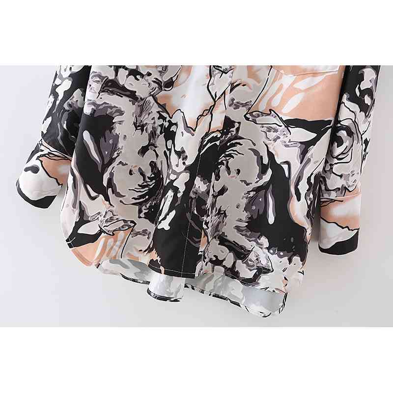 Streetwear Women Abstract Print Shirts Fashion Ladies Turn Down Collar Tops Causal Female Chic Pocket Long Blouses 210430