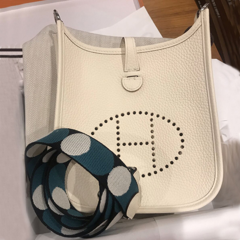 Luxurys Bags Hand Sewn Handmade Wax Thread Women's Evelyn Small Bag Mini Messenger Cowhide Hollow Letter zz
Luxurys Bags Hand Sewn Handmade Wax Thread Women's Evelyn Small Bag Mini Messenger Cowhide Hollow Letter zz