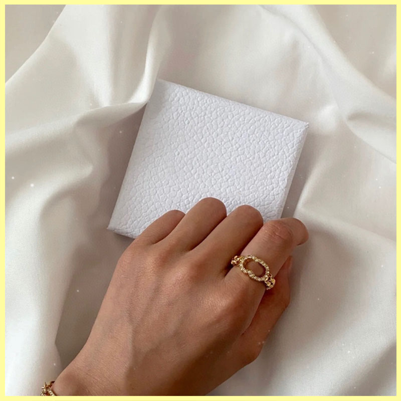 2022 Women Gold Ring Mens Designer Ring Diamond Letter Rings Brands For Lady Party Wedding Lovers Gift Engagement Jewelry With Box 21083103R
2022 Women Gold Ring Mens Designer Ring Diamond Letter Rings Brands For Lady Party Wedding Lovers Gift Engagement Jewelry With Box 21083103R