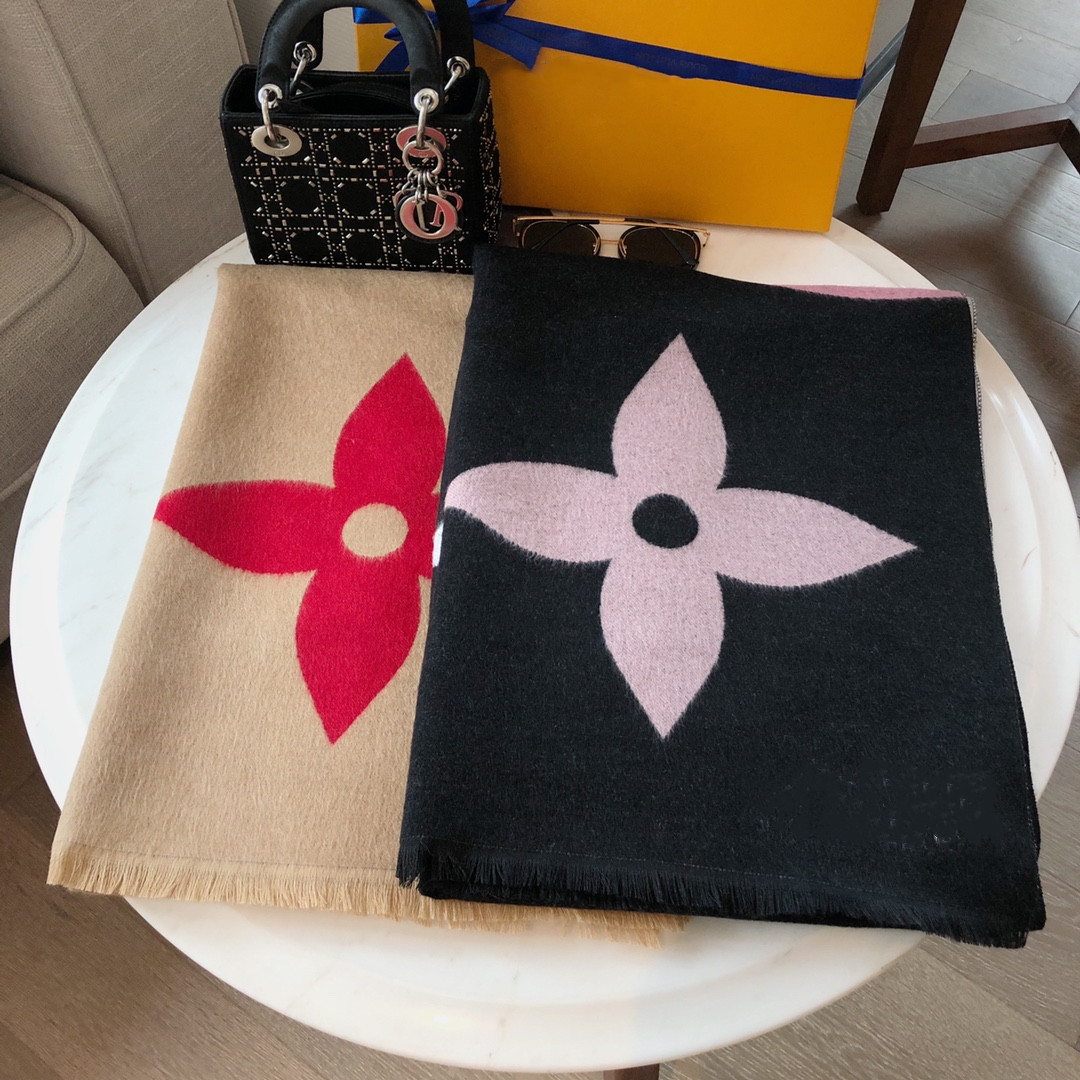 Mink scarf fashion brand style exquisite workmanship super body effect size: 180 * 65 top quality shawl winter warm
Mink scarf fashion brand style exquisite workmanship super body effect size: 180 * 65 top quality shawl winter warm