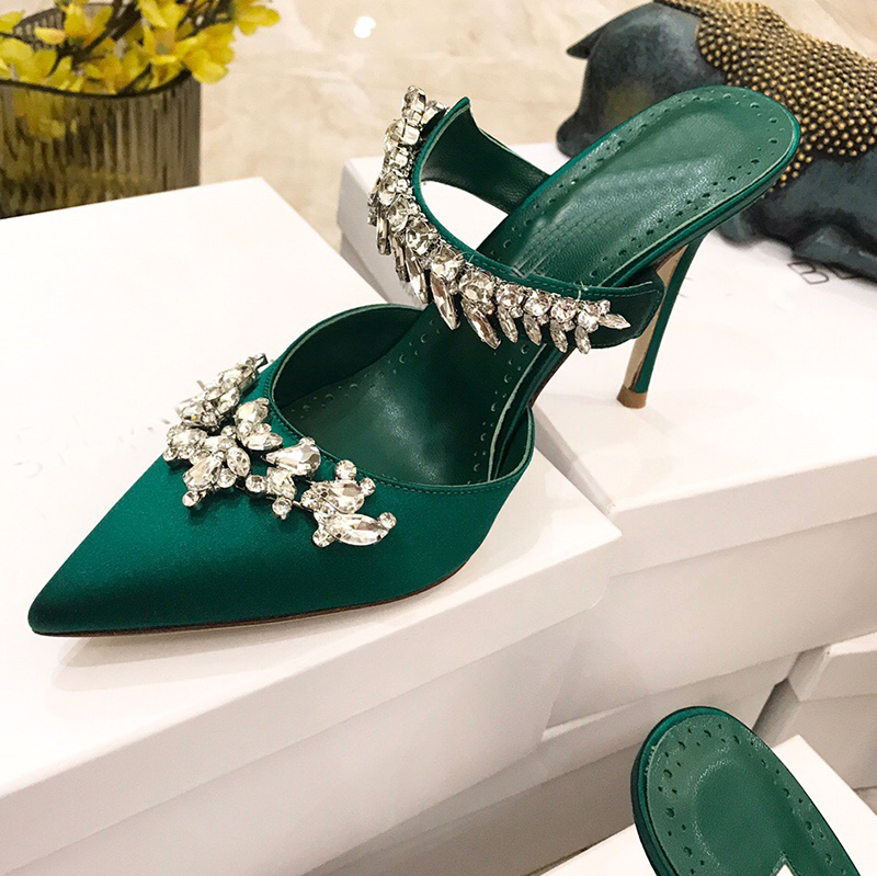 Slippers Luxury Designers Heels slippers Crystal Embellished silk shoes women sandals Evening Slingback strap sandal Dress shoe us size 4-11 9CM heel, Fuchsia
Slippers Luxury Designers Heels slippers Crystal Embellished silk shoes women sandals Evening Slingback strap sandal Dress shoe us size 4-11 9CM heel, Fuchsia