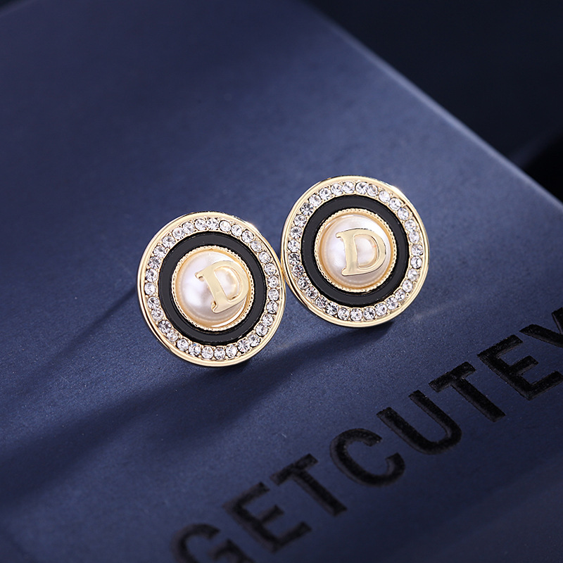 South Korea Dongdaemun Simple Pearl Stud Earrings Fashion All-Match Letter D Rhinestone Geometric 925 Silver Pin Earrings Ear Rings, Golden
South Korea Dongdaemun Simple Pearl Stud Earrings Fashion All-Match Letter D Rhinestone Geometric 925 Silver Pin Earrings Ear Rings, Golden