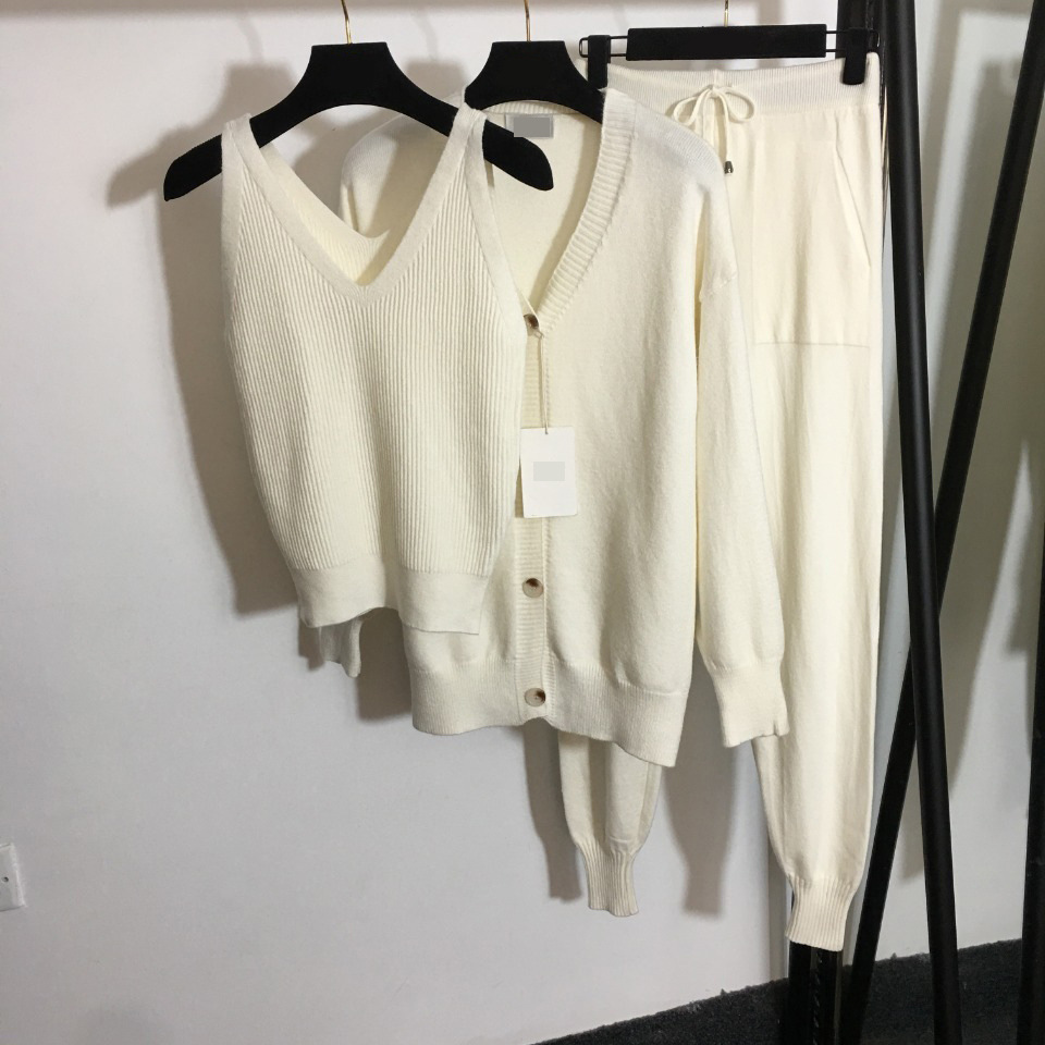 2021 Autumn White/Yellow/Red/Black/Dark Blue 3 Pieces Sets Milan Runway Knitting Pullovers Cardigans Pants Women's Tracksuits 72440
2021 Autumn White/Yellow/Red/Black/Dark Blue 3 Pieces Sets Milan Runway Knitting Pullovers Cardigans Pants Women's Tracksuits 72440
