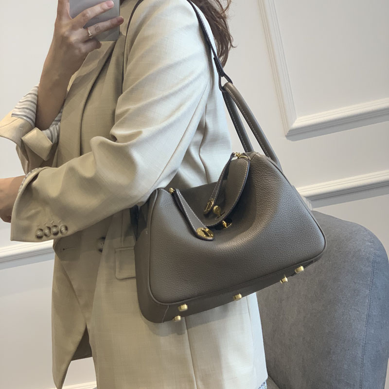 Top-Layer Womens Handbag Bag Shoulder Customized Bajkh Underarm Cowhide Lindy Medicine Tote 2021-Layer New 2021 High-End Ivlec
Top-Layer Womens Handbag Bag Shoulder Customized Bajkh Underarm Cowhide Lindy Medicine Tote 2021-Layer New 2021 High-End Ivlec