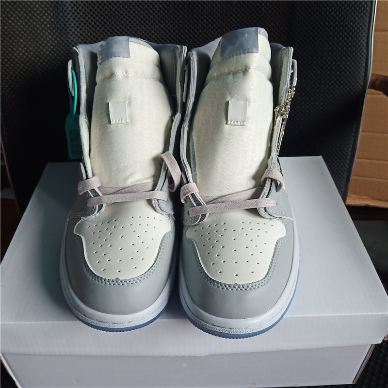 2021 Designer OW Joint Basketball Shoes Chacigo jumpman 1s limited Edition Anniversary Collaboration Off French Fashion Style Brand Kim Jones Sneakers Size 36-46, 1 box
2021 Designer OW Joint Basketball Shoes Chacigo jumpman 1s limited Edition Anniversary Collaboration Off French Fashion Style Brand Kim Jones Sneakers Size 36-46, 1 box