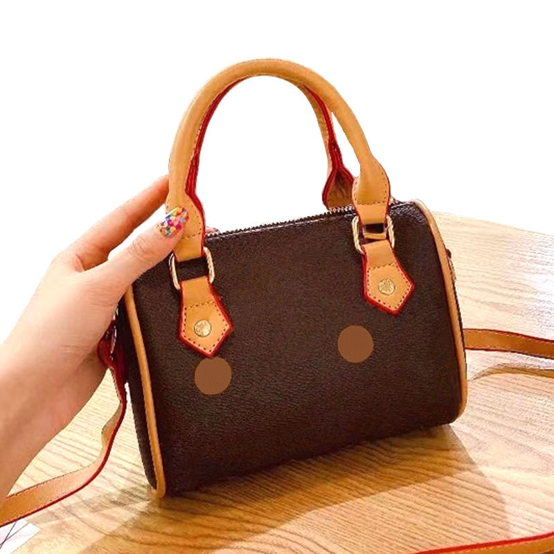 Fashion Brand Mini Lady Cosmetic Bags Women Makeup Handbag Luxurys Designers Purse, With dust bag
Fashion Brand Mini Lady Cosmetic Bags Women Makeup Handbag Luxurys Designers Purse, With dust bag